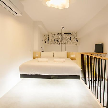 Guernica Luxury Duplex - Location, Light, And Art Lejlighed Madrid Eksteriør billede