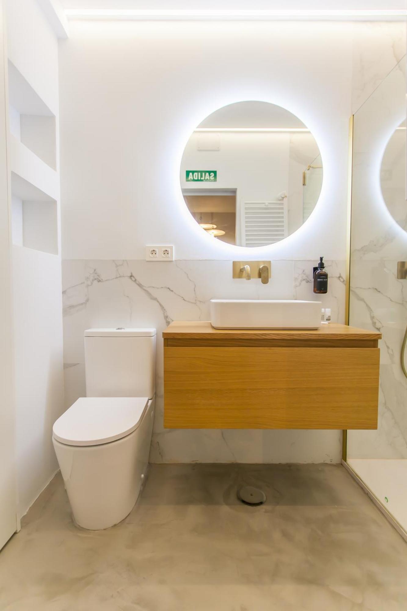 Guernica Luxury Duplex - Location, Light, And Art Lejlighed Madrid Eksteriør billede
