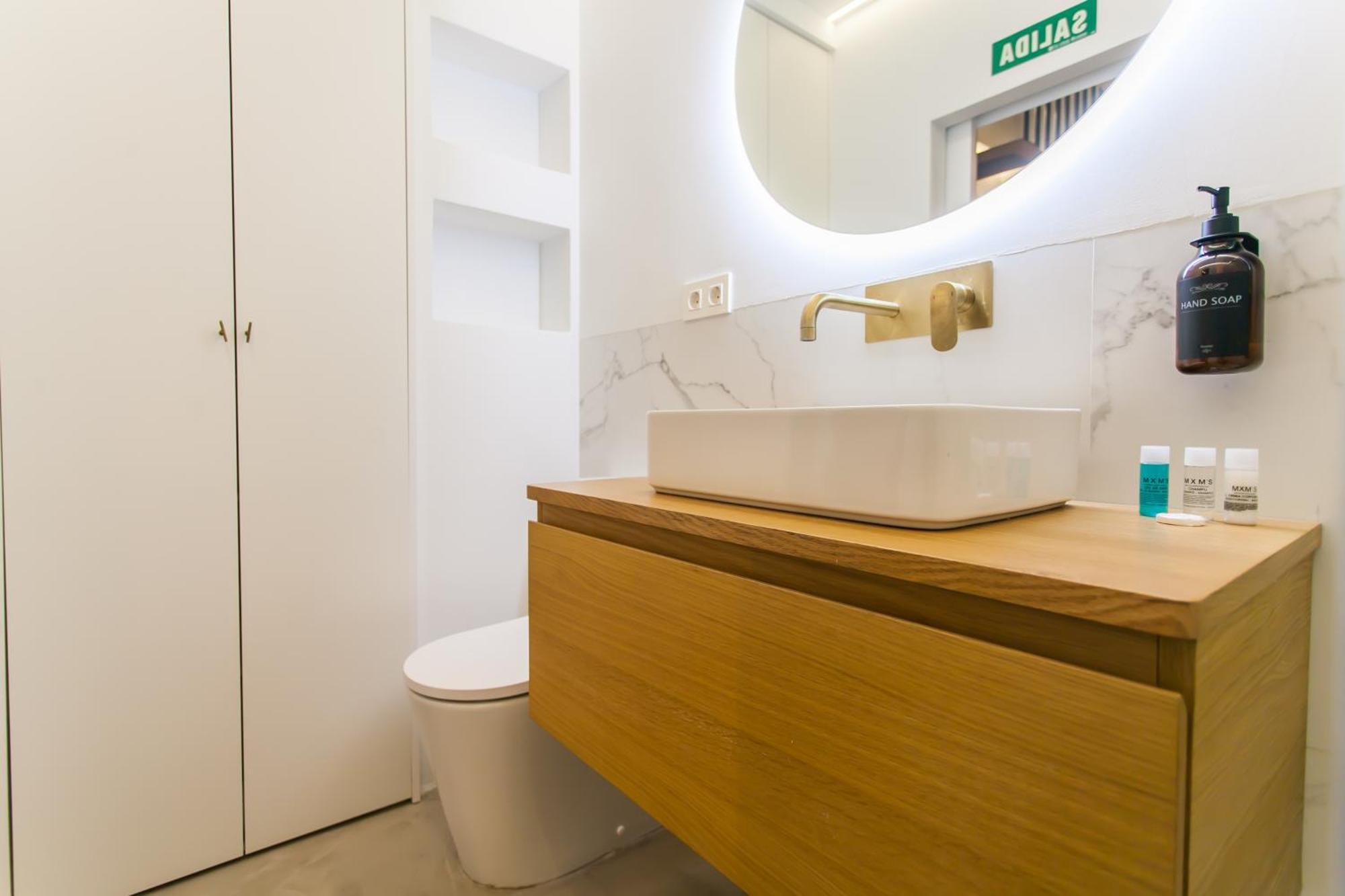 Guernica Luxury Duplex - Location, Light, And Art Lejlighed Madrid Eksteriør billede